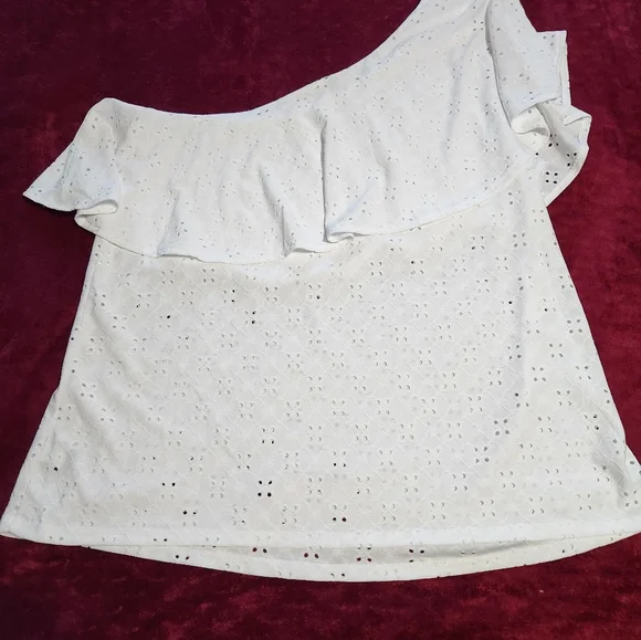 Womens Torrid White Eyelet One-Shoulder Top - Picture 6 of 8